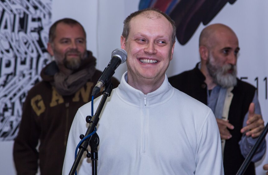 В ЦДХ открылась основная экспозиция биеннале "Золотая пчела" 8 фото