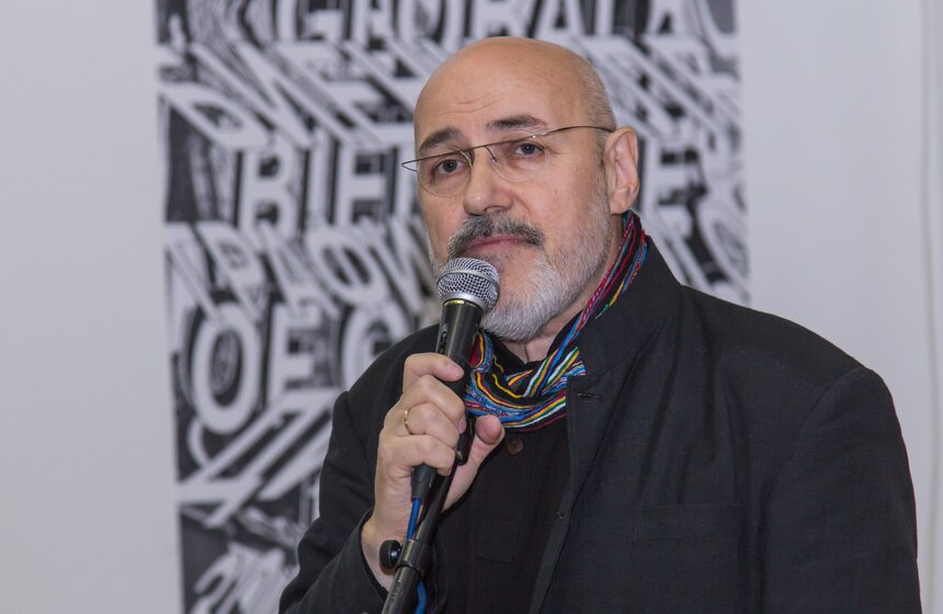 В ЦДХ открылась основная экспозиция биеннале "Золотая пчела" 6 фото