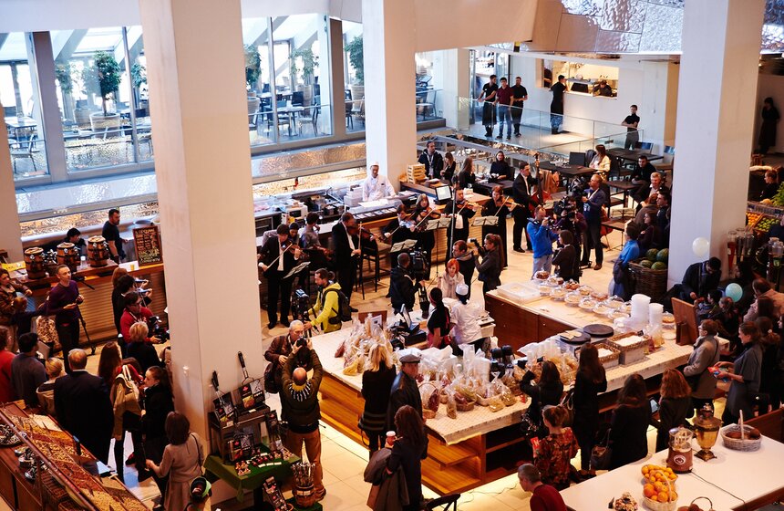 Флэш-моб "Musica Viva" прошел в торговом центре "Цветной" 8 фото