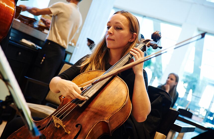 Флэш-моб "Musica Viva" прошел в торговом центре "Цветной" 10 фото