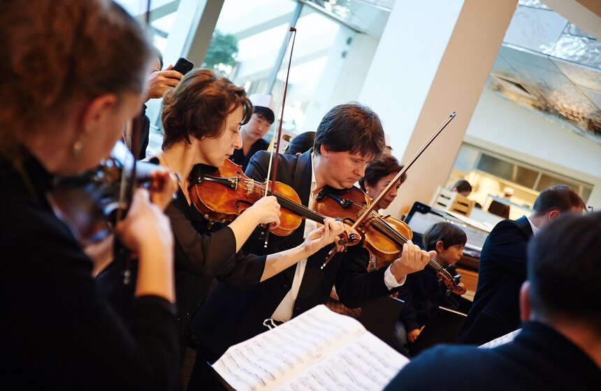 Флэш-моб "Musica Viva" прошел в торговом центре "Цветной" 12 фото