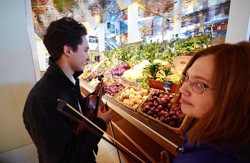 Флэш-моб "Musica Viva" прошел в торговом центре "Цветной" 17 фото