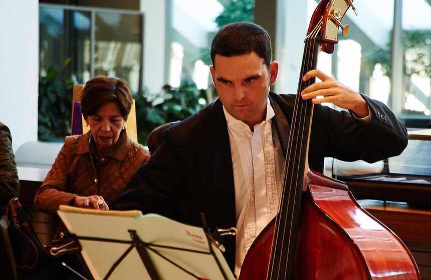 Флэш-моб "Musica Viva" прошел в торговом центре "Цветной" 16 фото