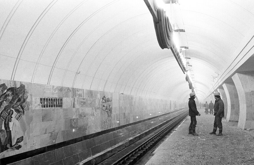 Строительство Московского метрополитена, 1987 год. Отделочные работы на станции метро "Чеховская". Фото: ТАСС/Будан Виктор