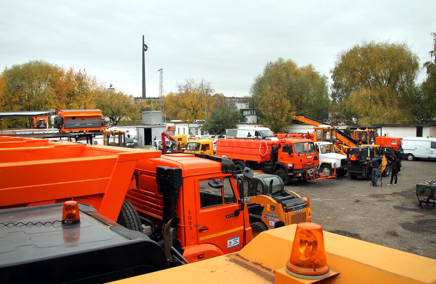 Мэр Москвы осмотрел базу хранения техники ГБУ "Жилищник" в ЗАО 14 фото