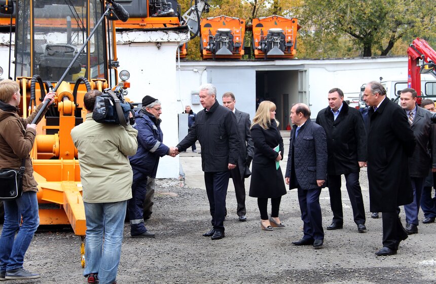 Мэр Москвы осмотрел базу хранения техники ГБУ "Жилищник" в ЗАО 1 фото