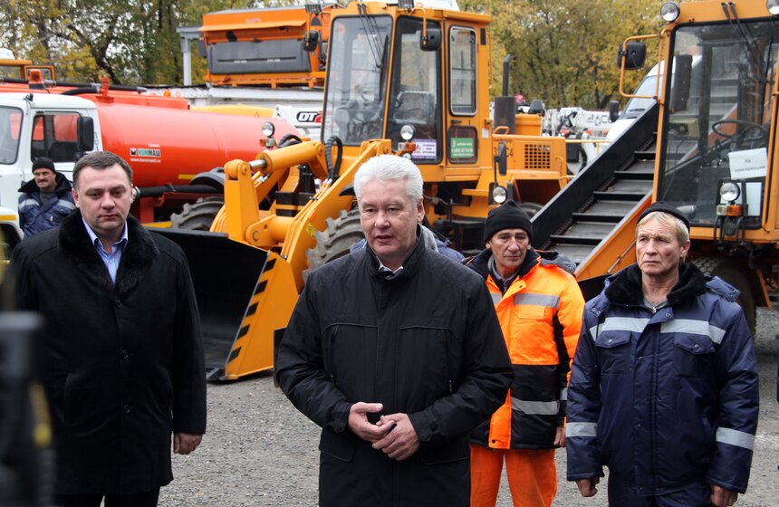 Мэр Москвы осмотрел базу хранения техники ГБУ "Жилищник" в ЗАО 3 фото