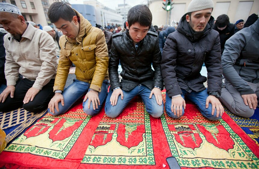 У Соборной мечети прошла молитва в честь праздника Курбан-байрам 14 фото