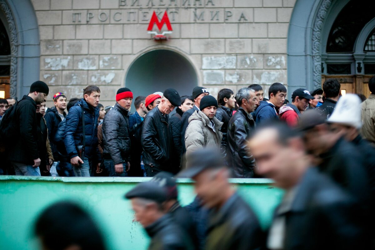 Где сейчас курбан. Мусульмане в Москве на Курбан байрам. Курбан байрам Московская мечеть. Мусульмант в Курбан байран в Москве.