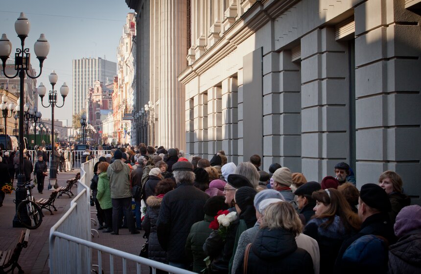 В театре имени Вахтангова простились с Юрием Любимовым 19 фото