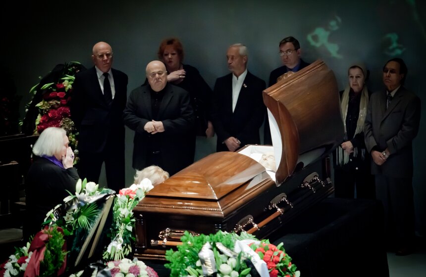 В театре имени Вахтангова простились с Юрием Любимовым 8 фото