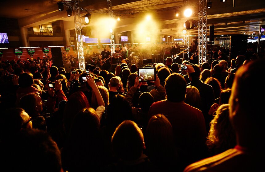 В Шереметьево прошла съемка программы "Живой звук" с "Би-2" 27 фото