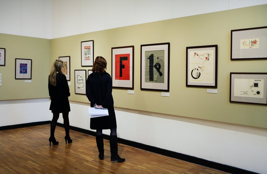 В Москве открылась выставка "Обложка - лицо книги" 3 фото