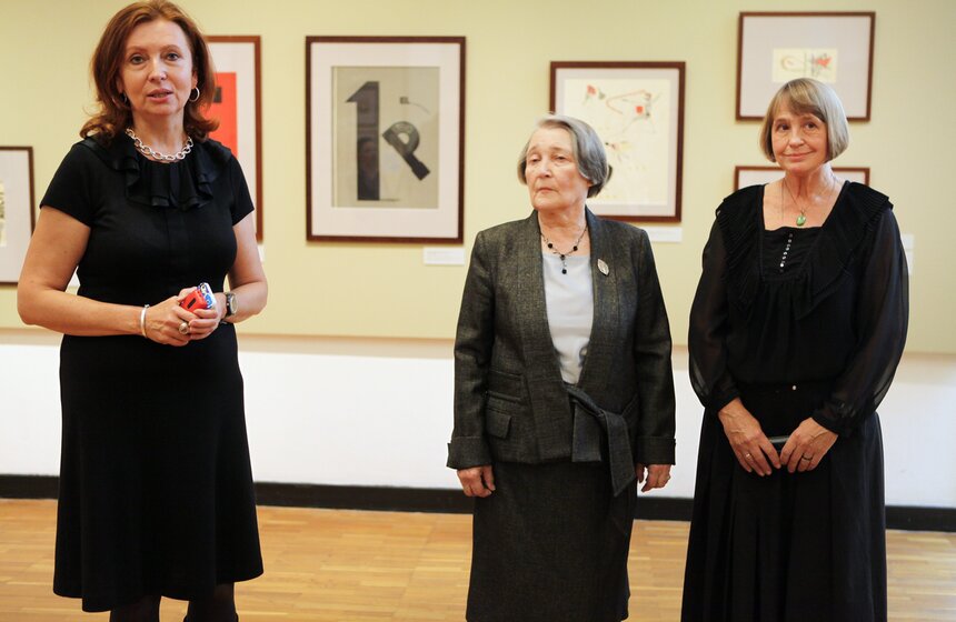 В Москве открылась выставка "Обложка - лицо книги" 22 фото