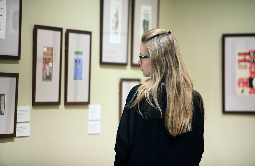 В Москве открылась выставка "Обложка - лицо книги" 13 фото