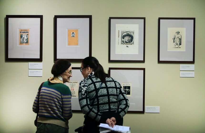 В Москве открылась выставка "Обложка - лицо книги" 17 фото