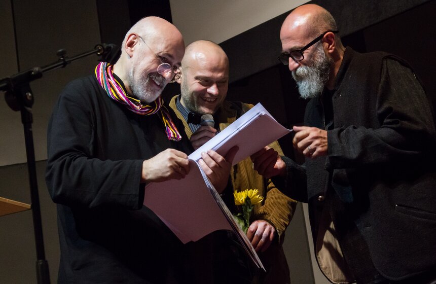 В ЦДХ нарградили лауреатов биеннале "Золотая пчела" 17 фото