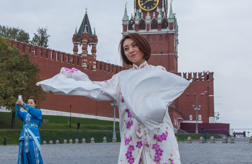 Артисты Пекинской оперы совершили путешествие по Москве 13 фото