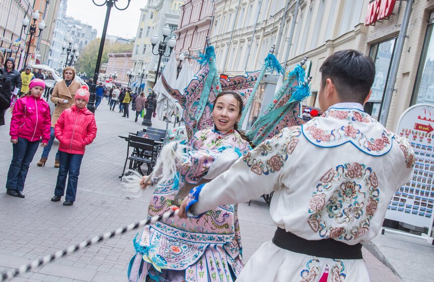 Артисты Пекинской оперы совершили путешествие по Москве 23 фото