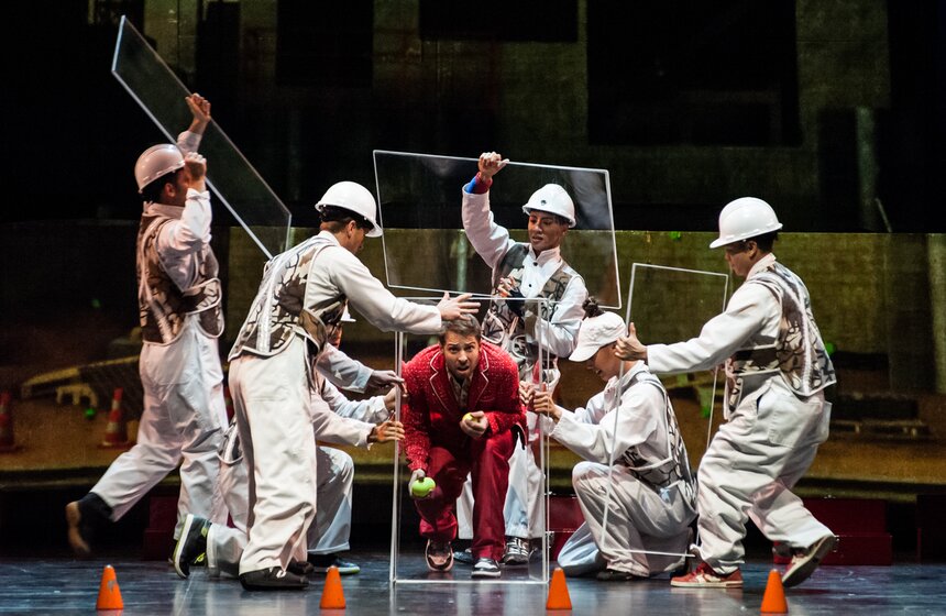 Канадский "Цирк Элуаз" представил в Москве шоу "ID" 4 фото