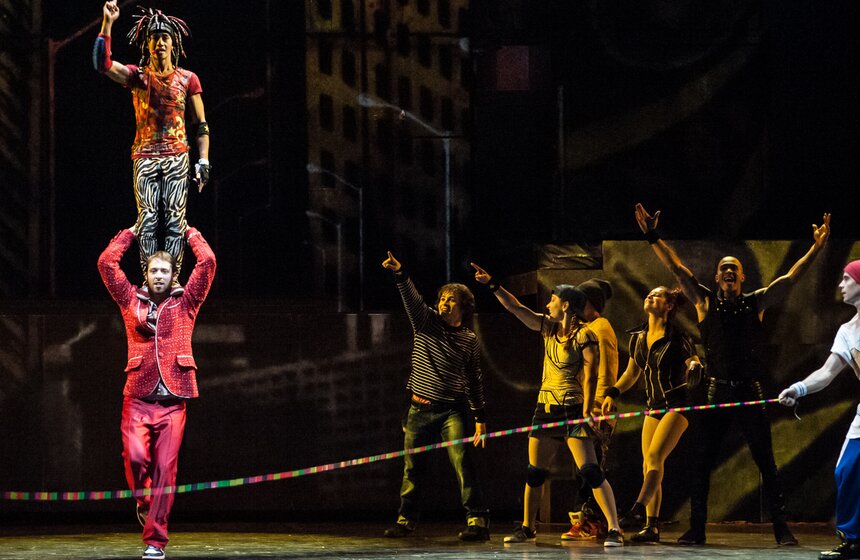 Канадский "Цирк Элуаз" представил в Москве шоу "ID" 10 фото