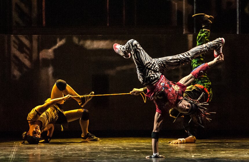 Канадский "Цирк Элуаз" представил в Москве шоу "ID" 9 фото