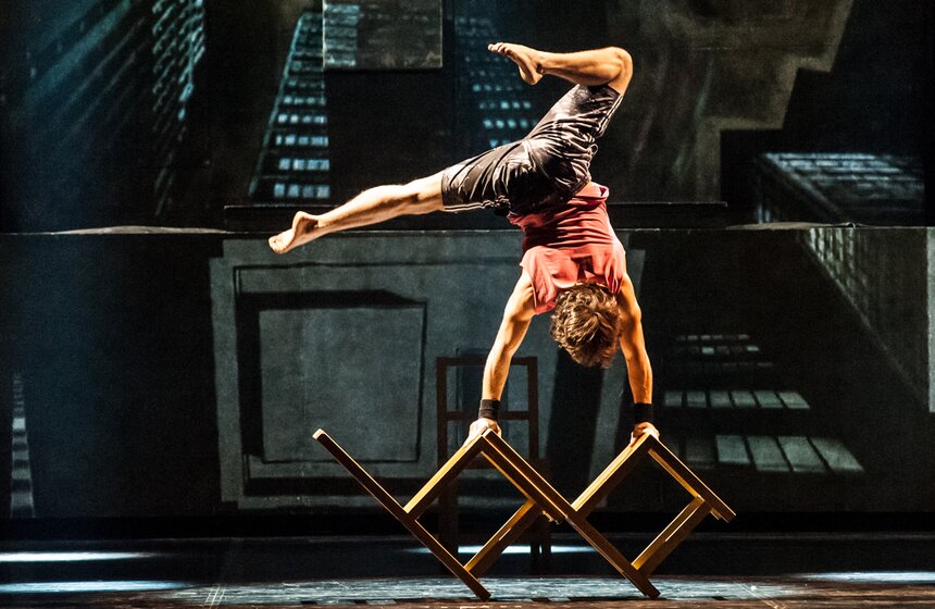 Канадский "Цирк Элуаз" представил в Москве шоу "ID" 15 фото