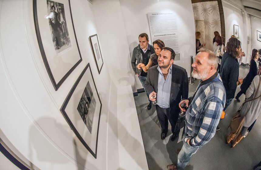 В Москве открылась первая в России фотовыставка Лоуренса Шиллера 18 фото