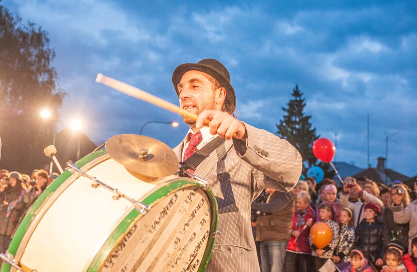 Фестиваль уличных театров "Золотая карусель" прошел в Коломне 16 фото