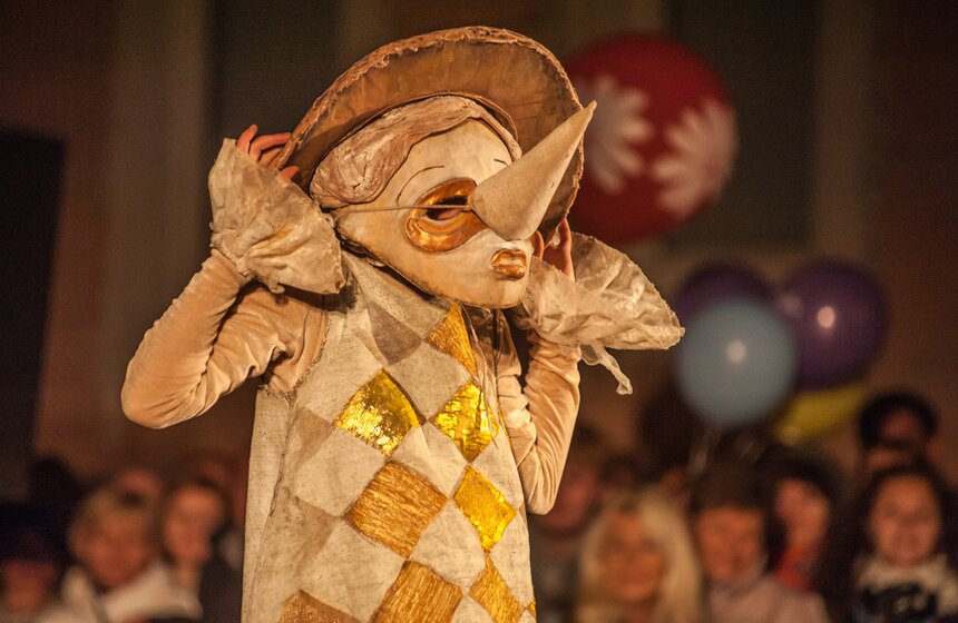 Фестиваль уличных театров "Золотая карусель" прошел в Коломне 23 фото