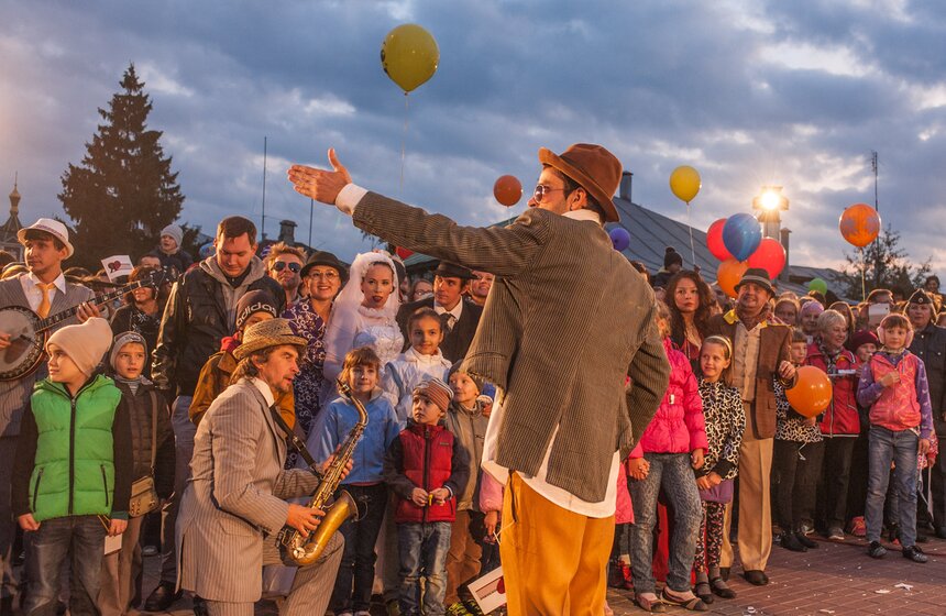 Фестиваль уличных театров "Золотая карусель" прошел в Коломне 14 фото