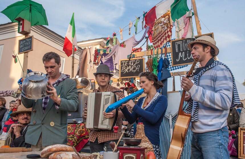 Фестиваль уличных театров "Золотая карусель" прошел в Коломне 11 фото