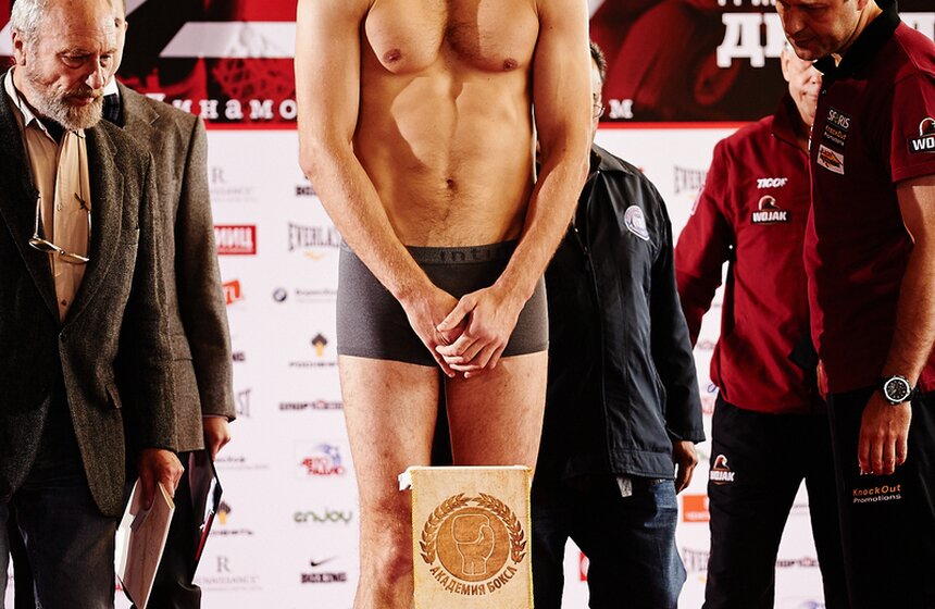 Дрозд и Лебедев прошли процедуру взвешивания перед поединками 3 фото
