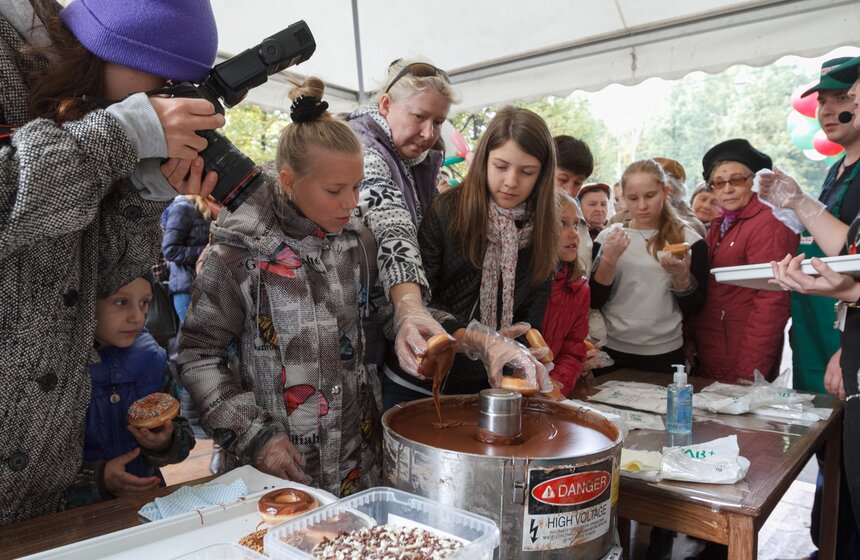Маркет сладостей "ВкусноФест" прошел в парке "Сокольники" 17 фото