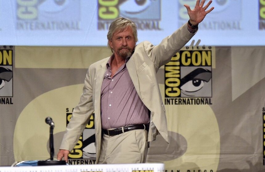 Майкл Дуглас и Кэтрин Зета-Джонс отмечают двойной юбилей 13 фото