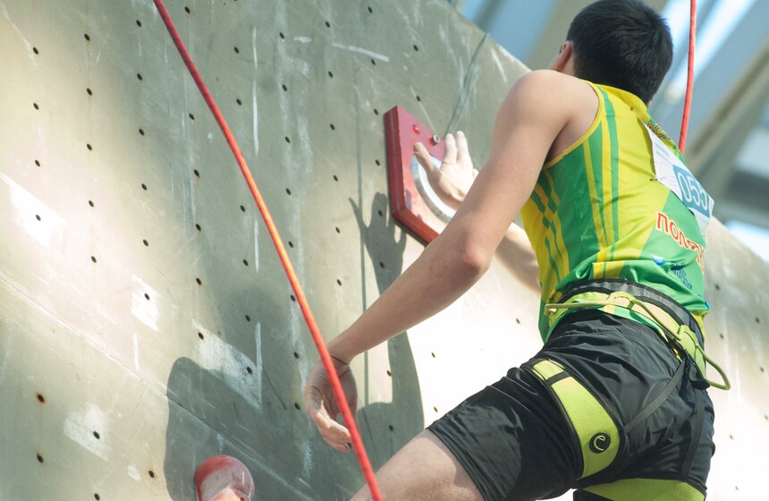 В столице состоялись соревнования по скалолазанию 18 фото