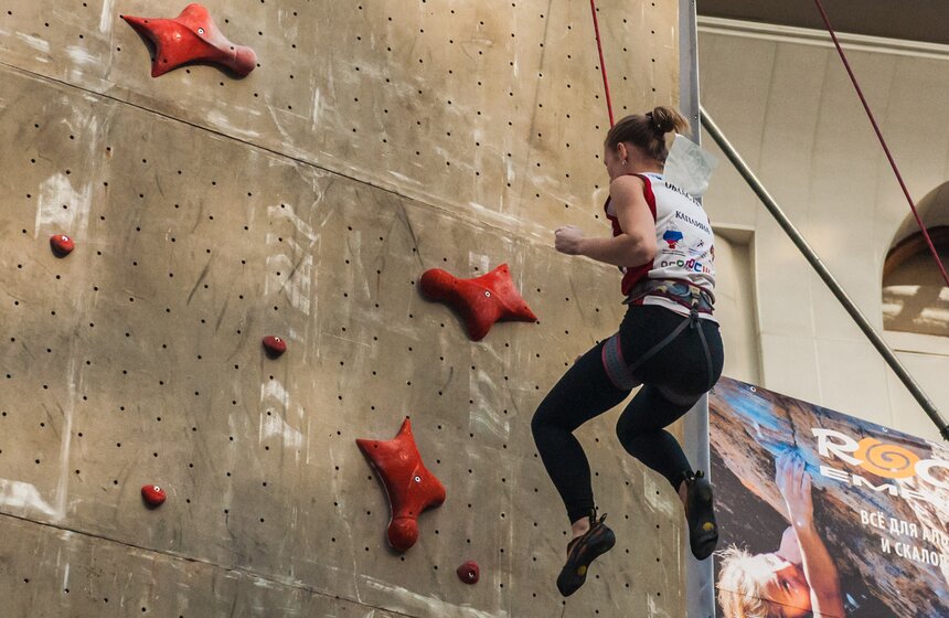 В столице состоялись соревнования по скалолазанию 4 фото