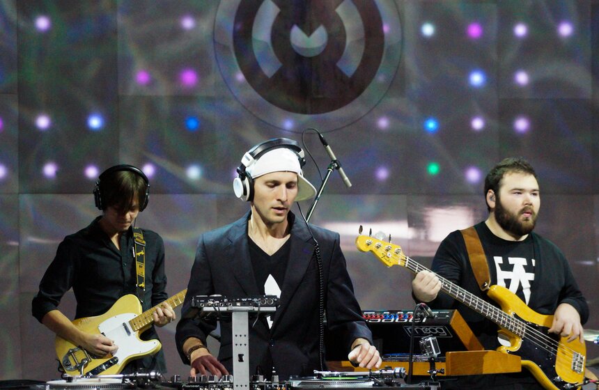 Певица Елка выступила в программе "Живой звук" 9 фото