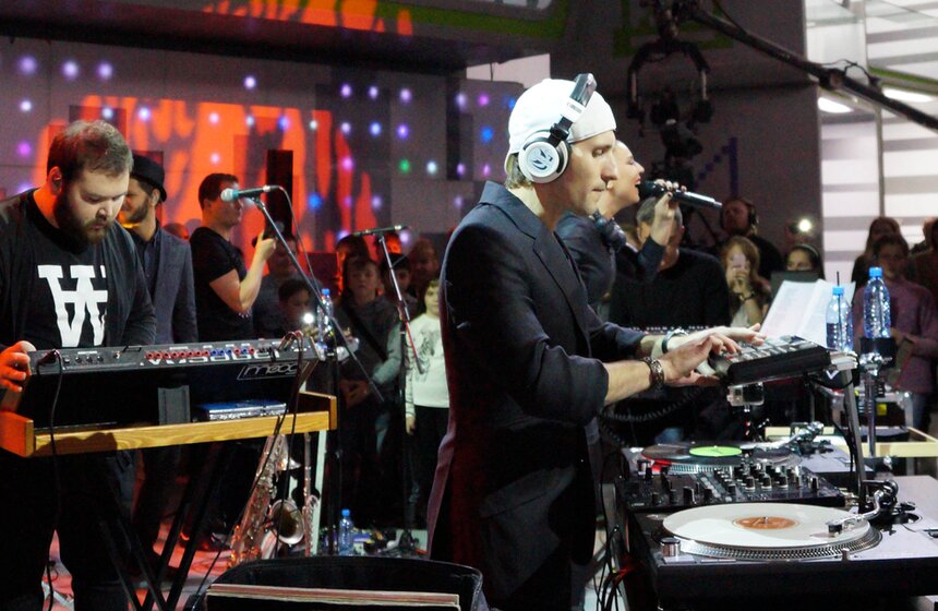 Певица Елка выступила в программе "Живой звук" 7 фото