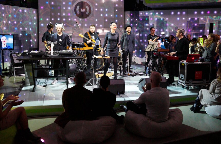 Певица Елка выступила в программе "Живой звук" 8 фото