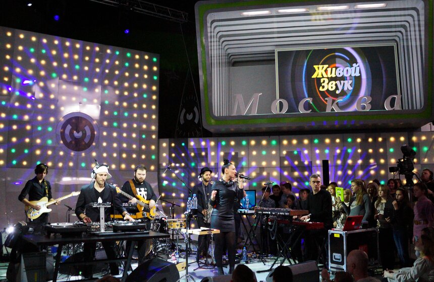 Певица Елка выступила в программе "Живой звук" 19 фото