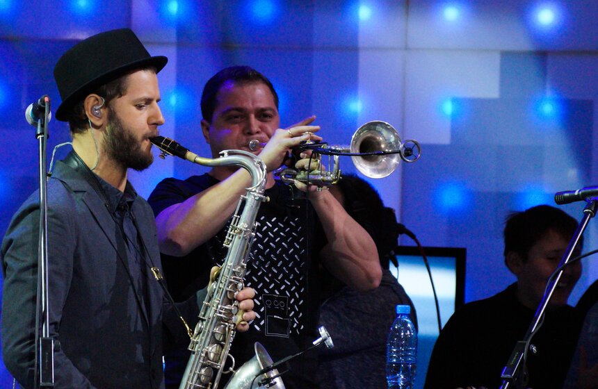 Певица Елка выступила в программе "Живой звук" 16 фото