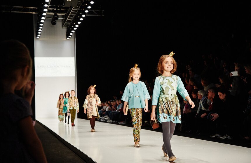 На Mercedes-Benz Fashion Week Russia прошел день детской моды 26 фото
