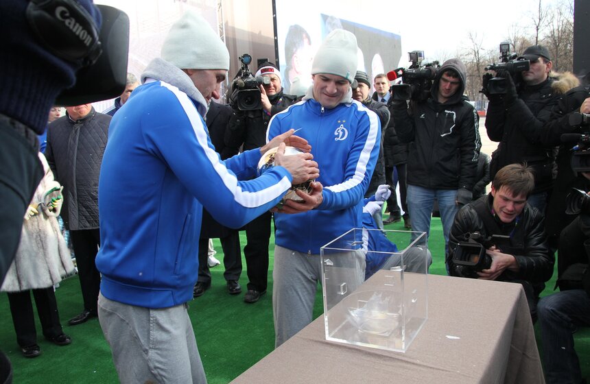 В стену стадиона "Динамо" заложили памятную капсулу 15 фото