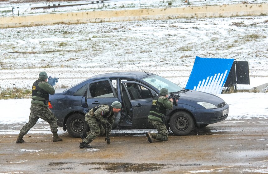 На выставке "ИнтерПолитех" провели учебный бой 9 фото