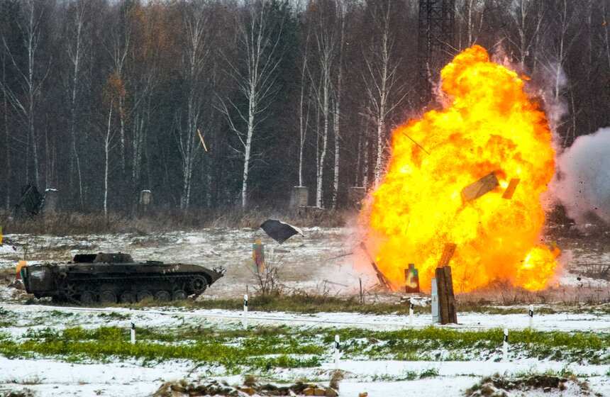 На выставке "ИнтерПолитех" провели учебный бой 17 фото