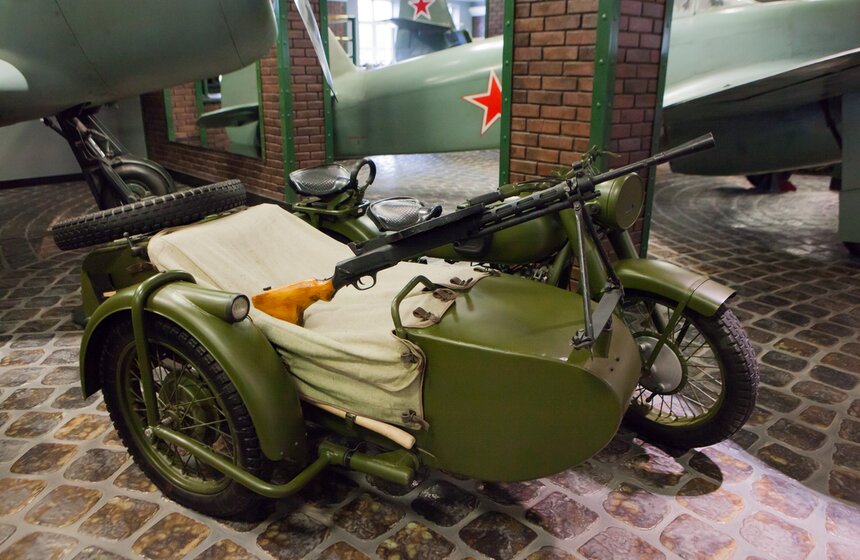 Тяжелый мотоцикл с коляской М-72, аналог немецких БМВ