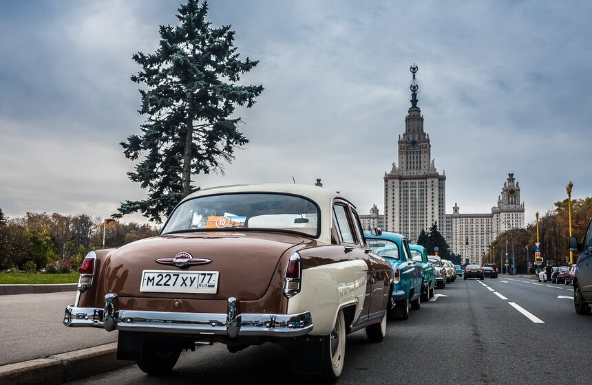 В Москве прошел автопробег ретро-машин 1 фото