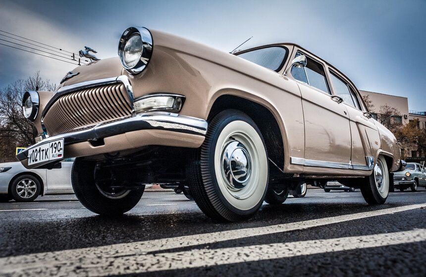 В Москве прошел автопробег ретро-машин 9 фото