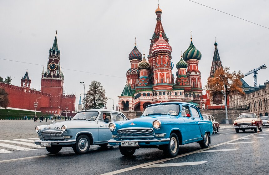 В Москве прошел автопробег ретро-машин 15 фото
